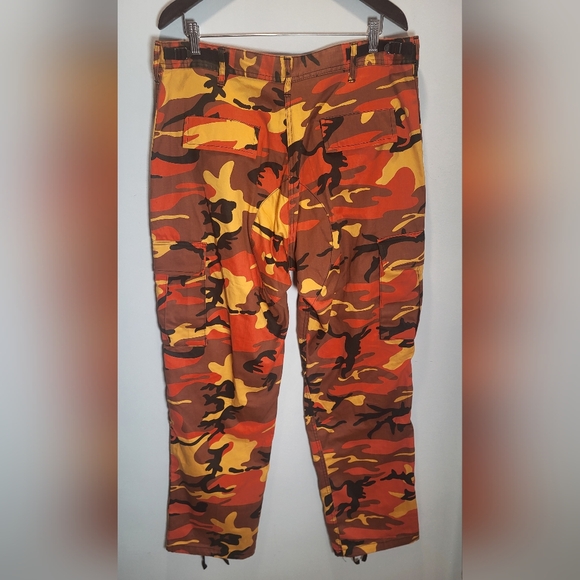 👕🌶 Orange Camo Cargo Pants - Picture 3 of 7